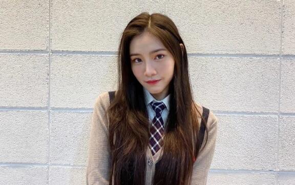 校花學士照超仙 李㼈18歲愛女畢業
