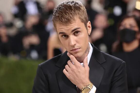 演唱會被迫中斷！Justin Bieber 患罕見疾病導致半邊面癱