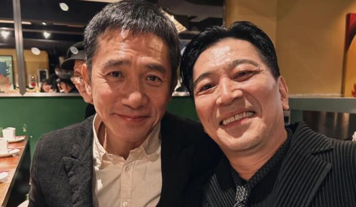劉嘉玲跑趴嗨瘋了！梁朝偉跨滿地醉漢「做一事」令人佩服