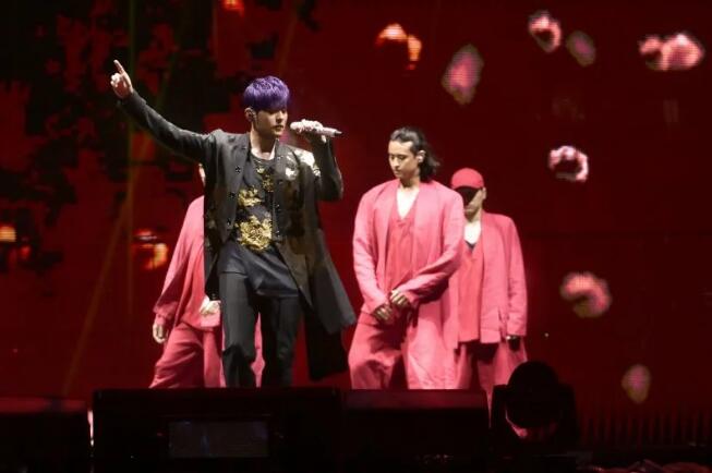 演唱會表演頻失誤！周杰倫尷尬 親自回應了