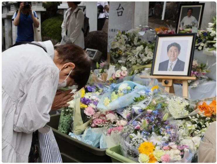安倍晉三遇刺一周年 岸田文雄等出席悼念活動