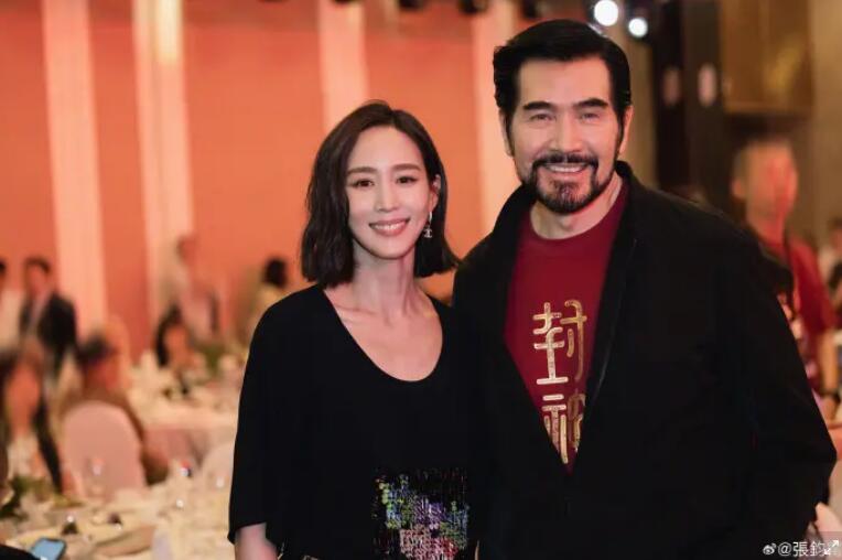 張鈞甯17年後同框費翔！她曬《白色巨塔》劇照對比驚呼：你都沒變