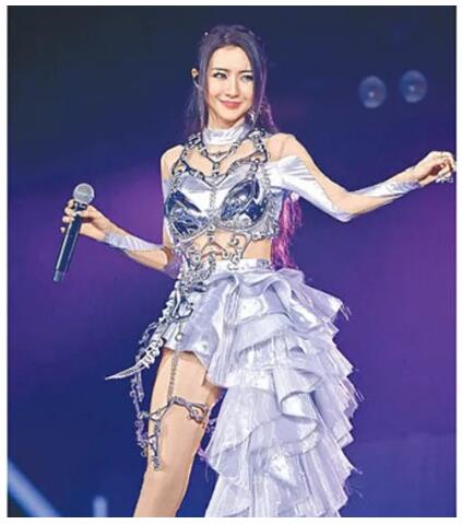 「半邊女」失靠山淪串星 坐冷板櫈呆等兩年 菊梓喬離巢搵出路