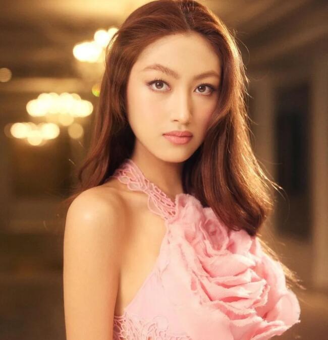 任達華愛女任晴佳入娛樂圈？粉紅色長裙亮相超矚目！比「最美星二代」沈月更耀眼？盤點3位潛力星二代：甄子丹女兒已出道